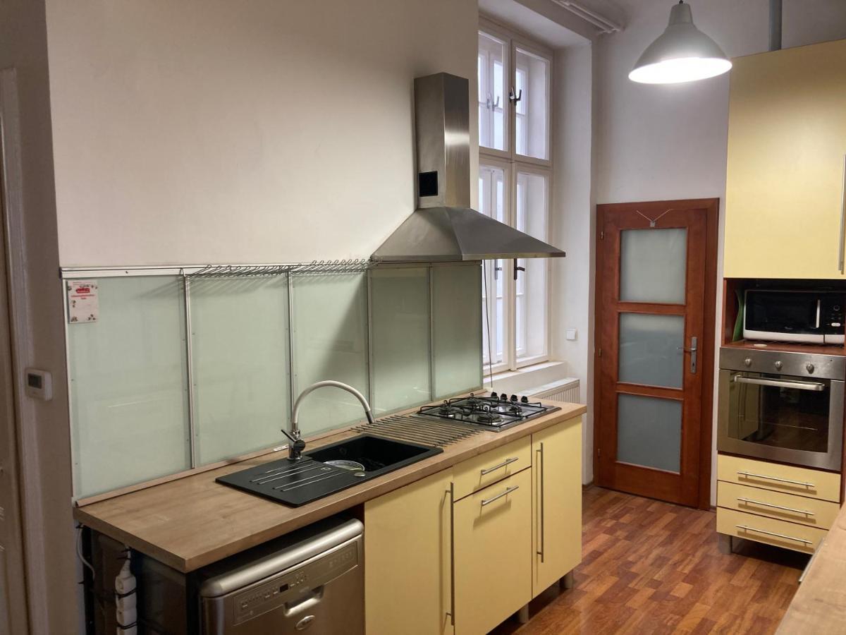 Downtown 3 Bdr Charm - Walk To All Attractions Bratislava Extérieur photo