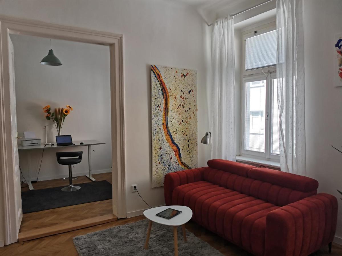 Downtown 3 Bdr Charm - Walk To All Attractions Bratislava Extérieur photo