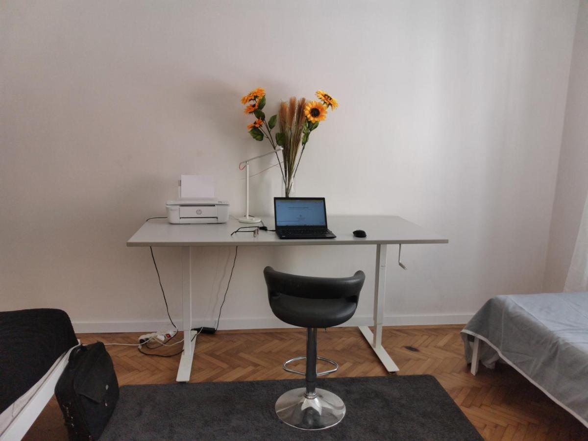 Downtown 3 Bdr Charm - Walk To All Attractions Bratislava Extérieur photo