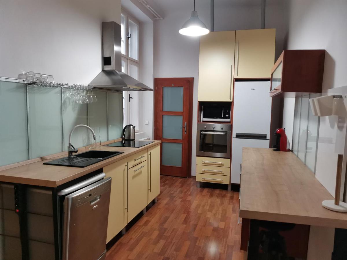 Downtown 3 Bdr Charm - Walk To All Attractions Bratislava Extérieur photo