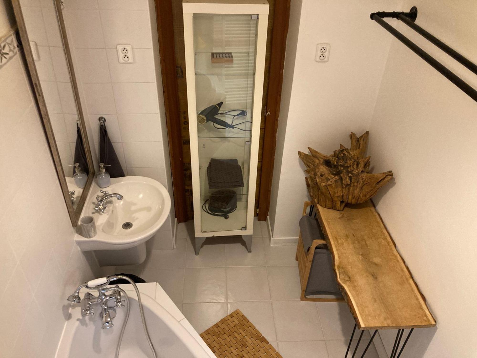 Downtown 3 Bdr Charm - Walk To All Attractions Bratislava Extérieur photo